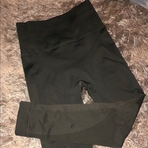 LULULEMON zone in crop